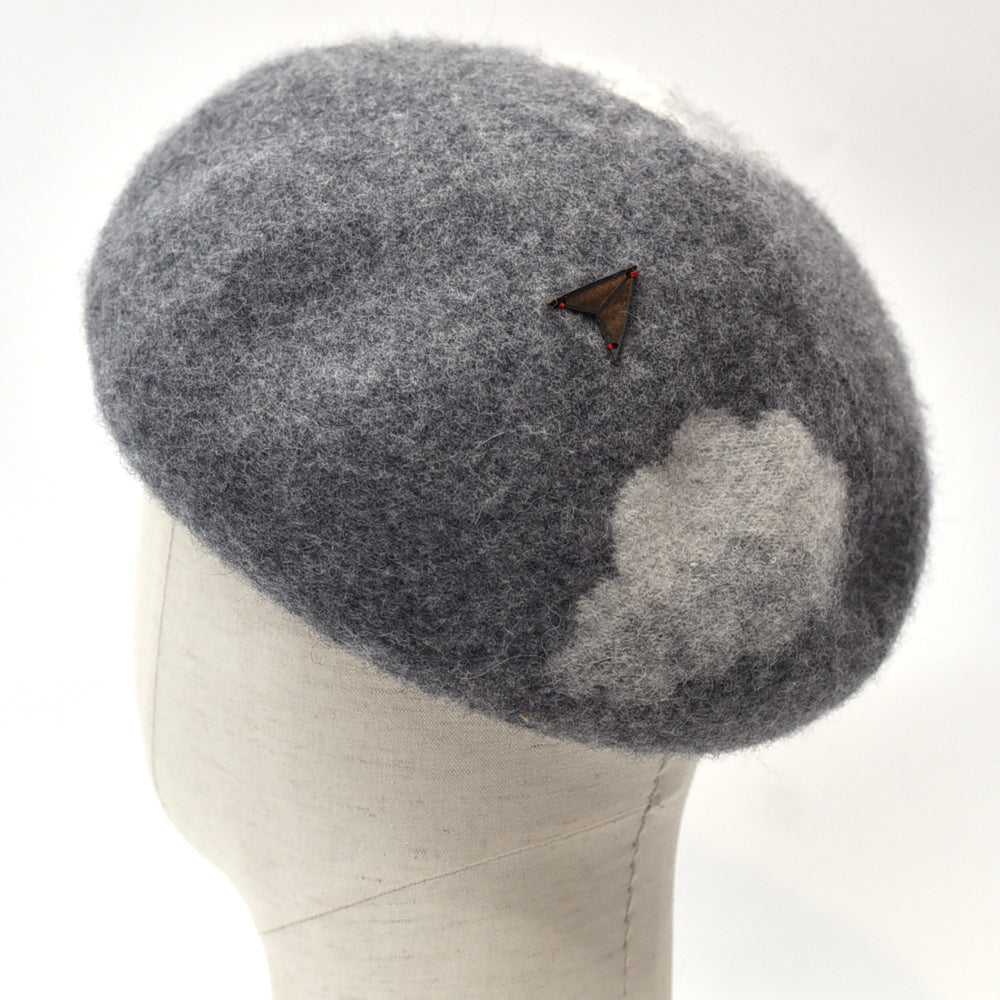 雲と紙ひこうきのベレー