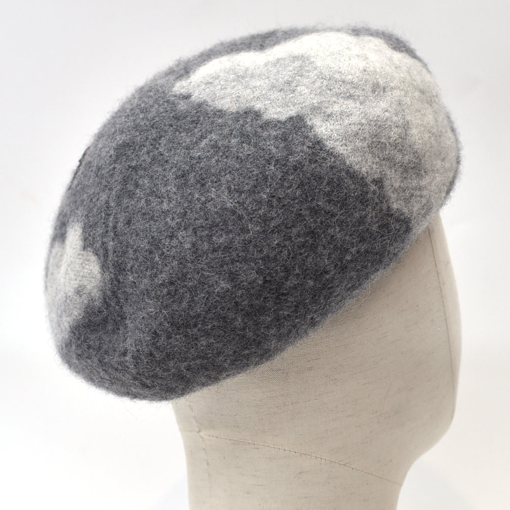 雲と紙ひこうきのベレー