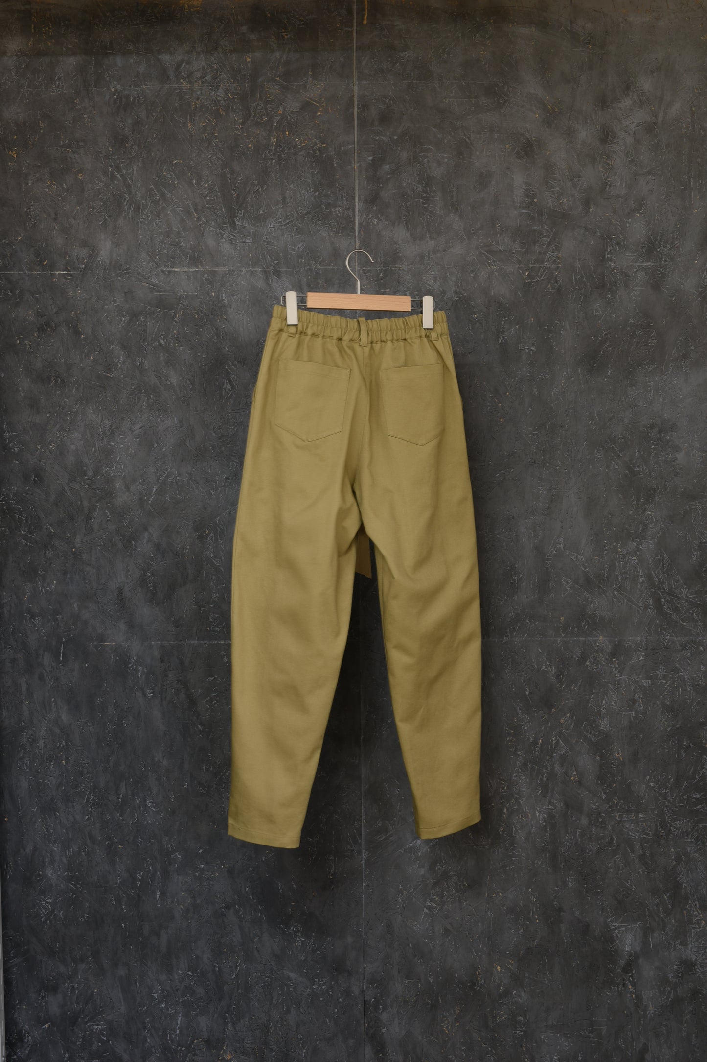 ティパーコクーンパンツ　ベージュ