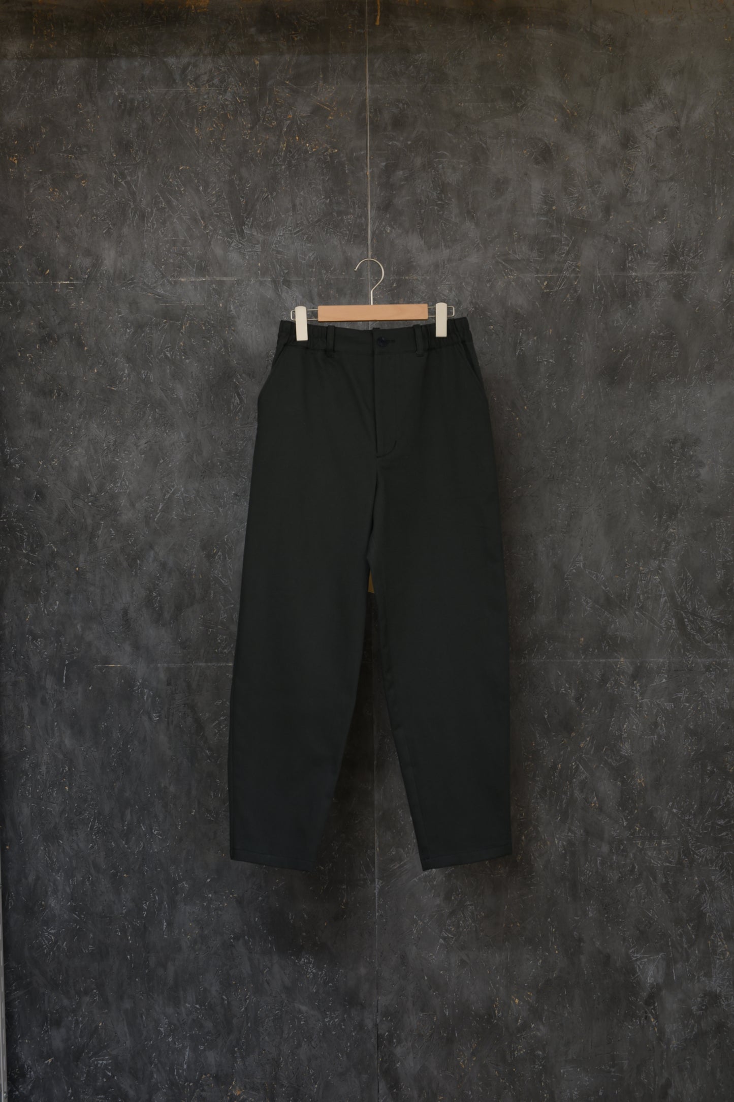 ティパーコクーンパンツ　チャコール