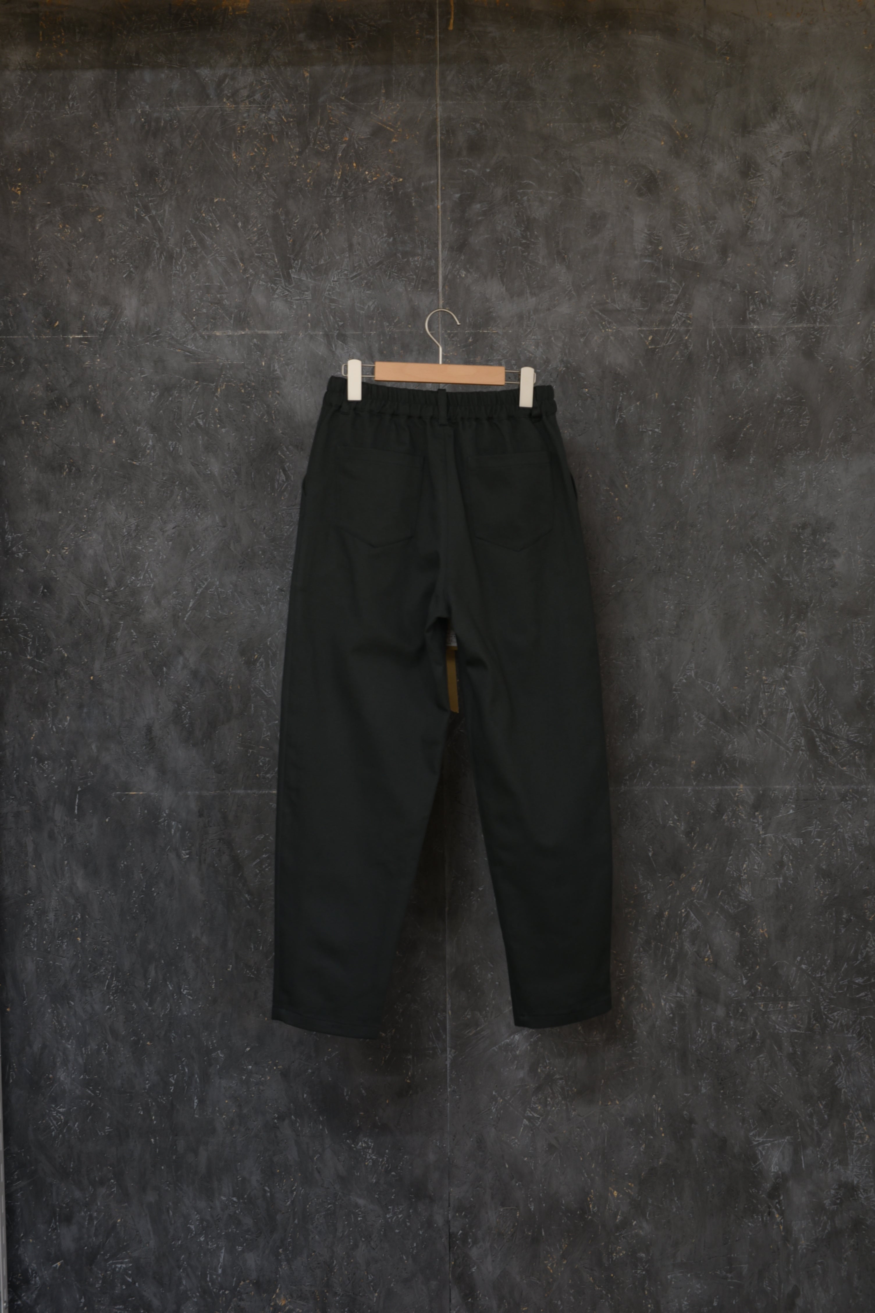 ティパーコクーンパンツ　チャコール